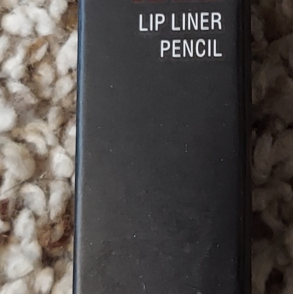 Lip liner